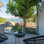 Eleftherias Suites - Near Beach Apartments