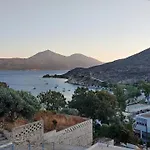 Giannos & Eleni Traditional Home In Adamas Center