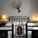Giannos & Eleni Traditional Home In Adamas Center
