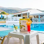 Melissa Apartments, Studios & Suites