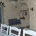 Owl\'S Nest/The Blue Cottage