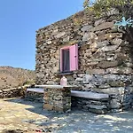 Owl\'S Nest/The Pink Cottage