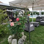 Eleni\'S Garden & Castello Suites