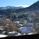 To Balkoni Tis Agorianis