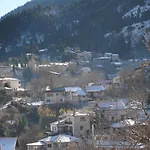 To Balkoni Tis Agorianis