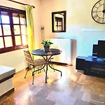 Spacious Farmhouse With Big Yard And Fireplace
