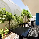 Stratos Apartments & Studios