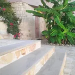 Xenia\'S Countryside Guesthouse