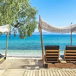By The Sea Luxury Suites