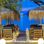 By The Sea Luxury Suites