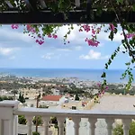 Entire Villa Full View 3 Bedrooms 3 Bathrooms 3 Kitchens