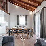 Blue Riviera Villas & Suites - Alimos 2