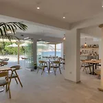 Alboro Seaside Suites
