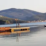 Epavli Sofia\' S Two Apartments In Horto, 30M From The Sea