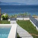 Theros Suites