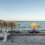 Uno Beachfront Suite