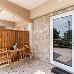 Veranda 2-Guest Apartment