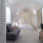 Christina\'S Cave House