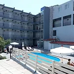 Golden Beach Hotel