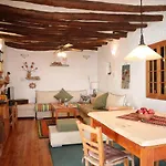 Ferienhaus Kato Ruga