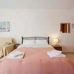 Georgia Seaview Apartment B2