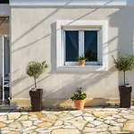 Zoi Apartment