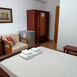 Makis Rooms Katelios
