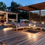 Luxurious 4 Bedroom Villa Xris With Infinity Pool And Beach Access