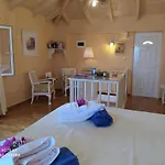 Efi\'S Cottage By The Sea
