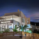 Villa Luminous