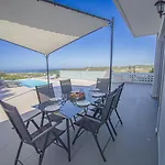 Modern Villa With Infinity Pool Close To The Sea