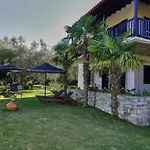 Villa The Cosy Olive
