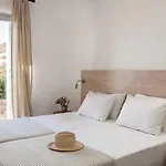 Elegant Seaside Villa, Great Views, Infinity Pool, Lia, Mykonos