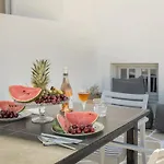 Maisonette Sail