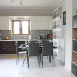 Kallia\'S Modern Apartment