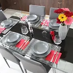 Kallia\'S Modern Apartment