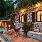 Wild Oak Estate - Stunning Views At A Dreamy Location, By Zantewize