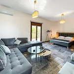 Luxury Apartment In Akti Elias Sithonia