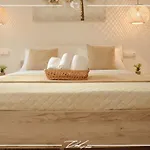 Vel Boutique Suites