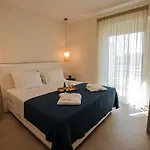 La Mer Bleue Beachfront Boutique Apartments