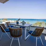 La Mer Bleue Beachfront Boutique Apartments