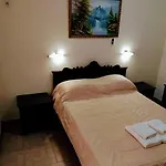 Makis Rooms Katelios