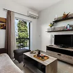 George\'S & Eva\'S Apartment