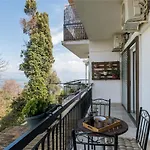 George\'S & Eva\'S Apartment