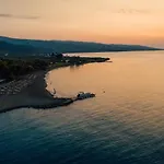 Makis Inn Resort