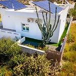 Cactus Guesthouse, Κίνι Συρος