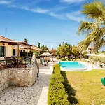 Dukes Poolside Houses