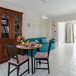 Sea View Apartment \