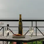 Sea View Apartment \