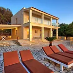 Beachfront Villa Seasun By Posarellivillas